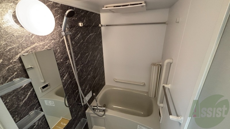 バス・シャワールーム　浴室は狭すぎず、シャワーも浴びやすそうです。