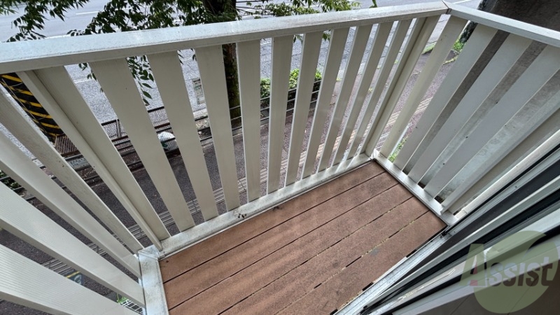 バルコニー　バルコニーは洗濯物を干すのに十分な広さがありますね。