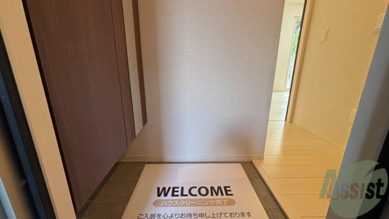 玄関　玄関からの様子です。お部屋が見えにくいと安心ですね。