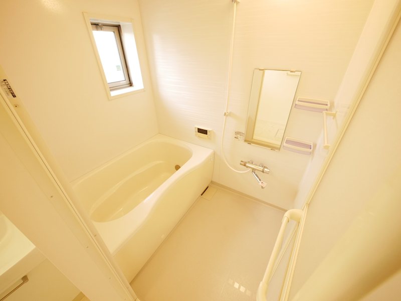 バス・シャワールーム　追焚き給湯、シャワー