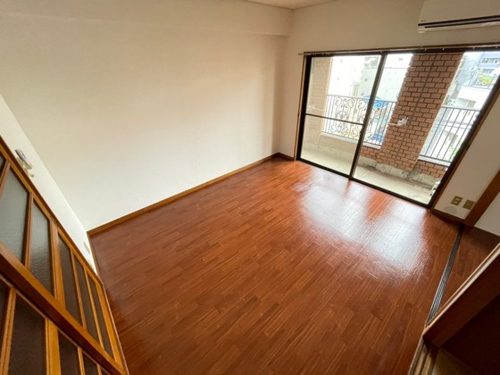 居室・リビング　※別号室の写真です。