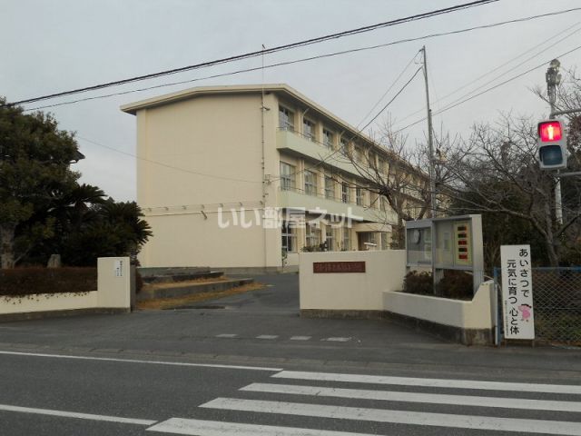 小学校　掛川市立西郷小学校（小学校）まで386m