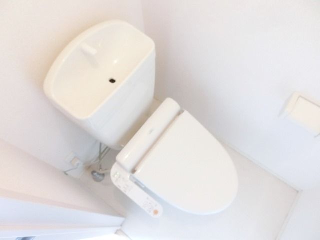 トイレ　温水洗浄便座付きのトイレです