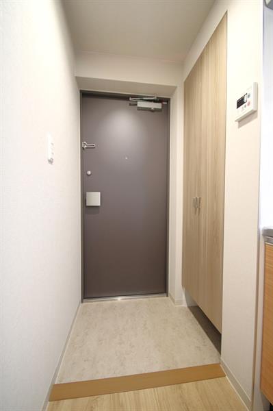 玄関　ひとり暮らしには余るぐらい、たくさん入るシューズボックス