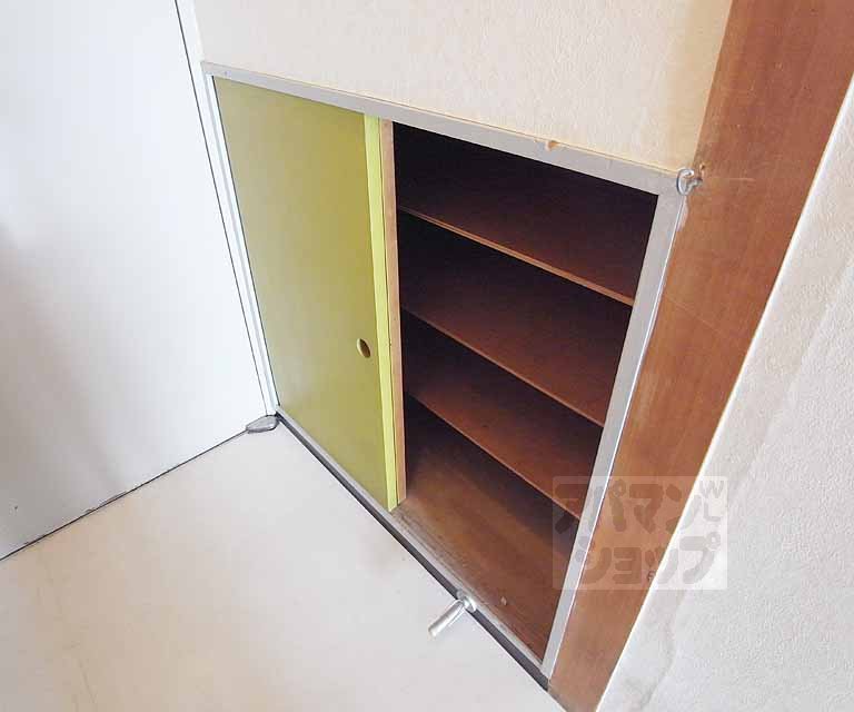 収納　玄関の邪魔にならないシューズボックスです。