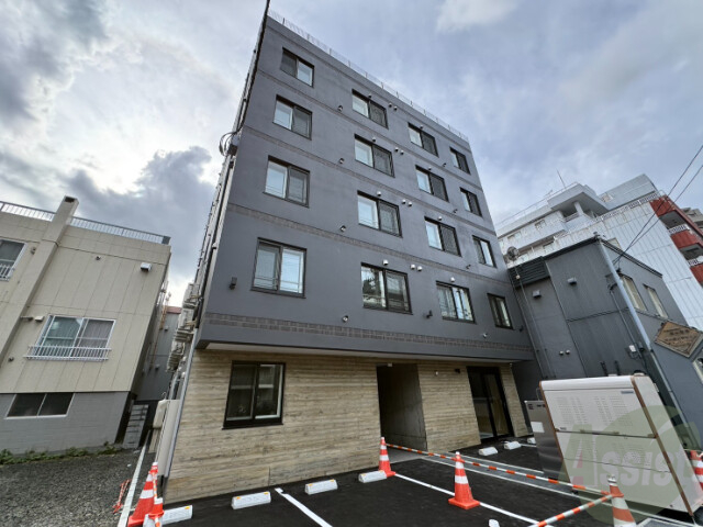 建物外観　札幌市中央区南十三条西「ラグジースペースＳ１３」