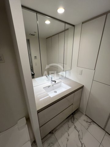 洗面設備　Brillia Tower堂島　独立洗面台