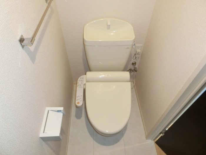 トイレ　温水洗浄便座