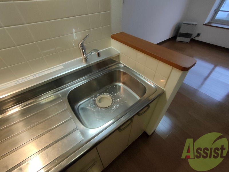 洗面設備　キッチンのシンクはピカピカで掃除意欲が湧いてきそう！