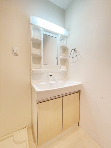 洗面設備　使いやすい独立洗面台です