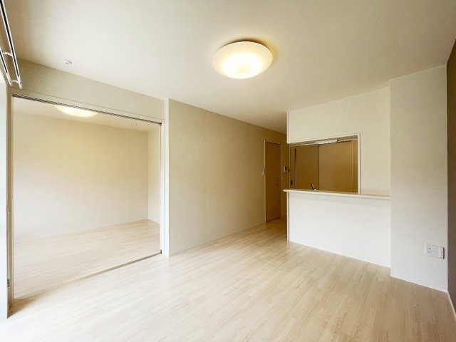 居室・リビング　こちらのリビングで趣味の時間をお楽しみください