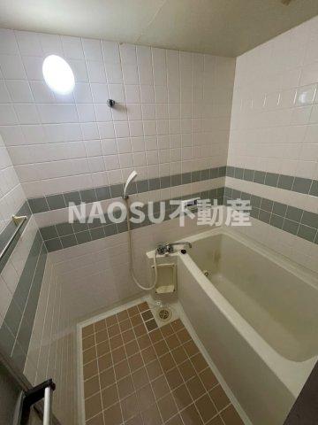 バス・シャワールーム　コンパクトで使いやすいお風呂です