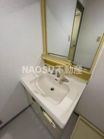 洗面設備　コンパクトで使いやすい洗面所