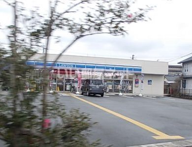 コンビニ　ローソン 高知鴨部三丁目店（コンビニ）まで2572m