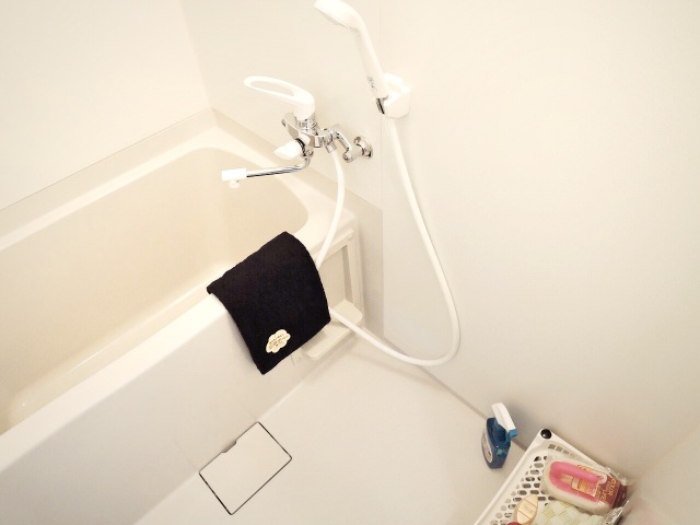 バス・シャワールーム　落ち着いた空間のお風呂です