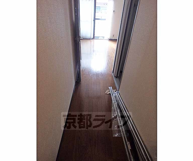 その他部屋・スペース　玄関からみた室内です。