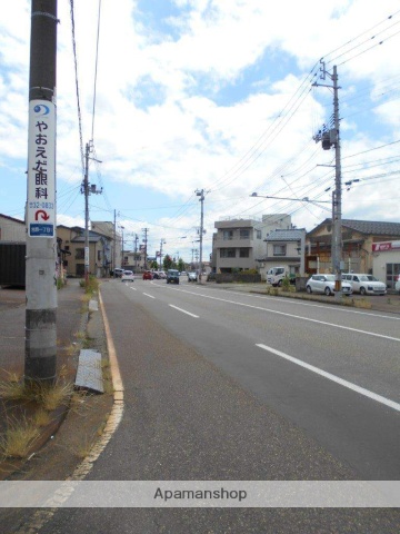 その他　前面道路（その他）まで0m