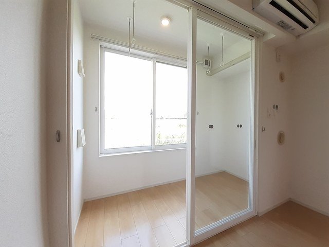 バルコニー　雨の日でも安心のサンルームです