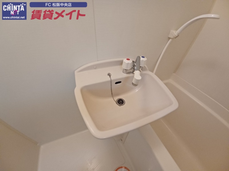 洗面設備　同型参考写真