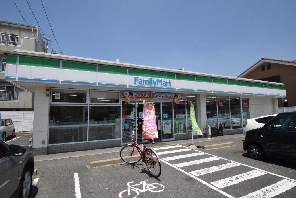 その他　ファミリーマート港明正店（その他）まで413m