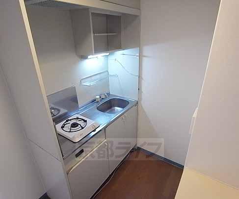 キッチン　１口のガスコンロ付きです