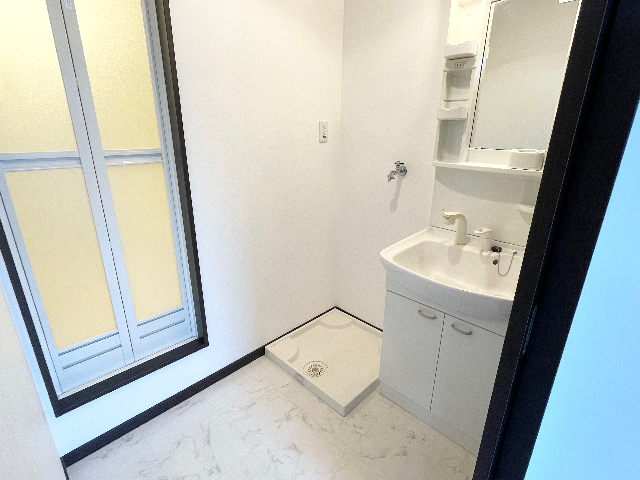 洗面設備　※室内写真は別室サンプル写真。