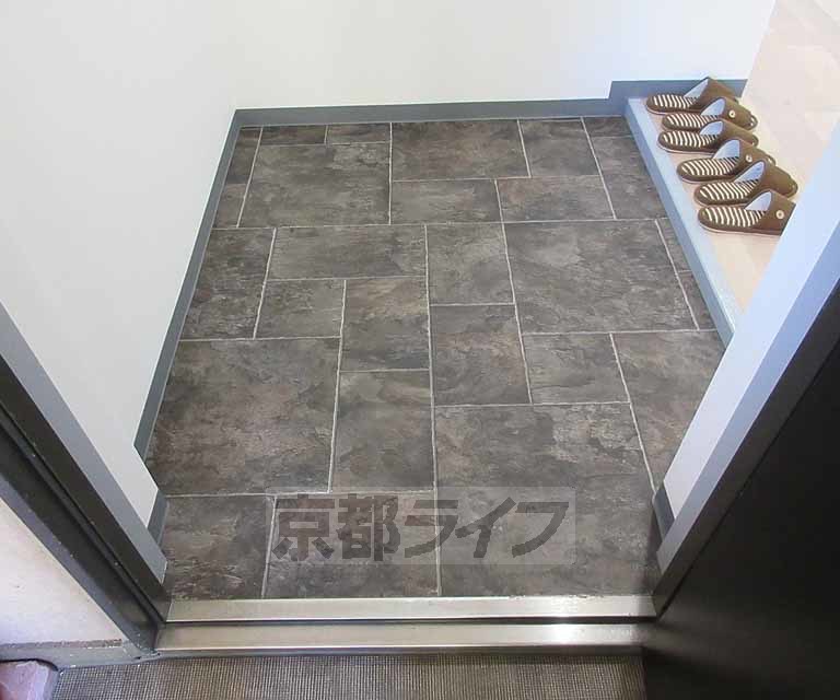 玄関　ゆとりのある玄関スペースです