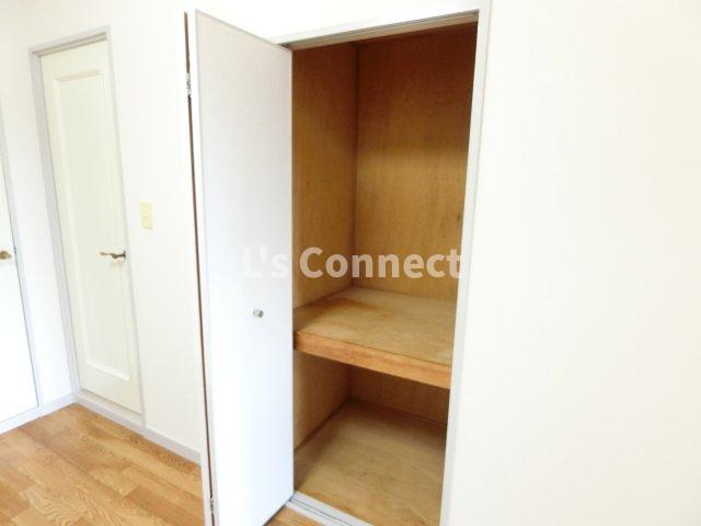 その他設備　ＬＤＫにも収納付き。