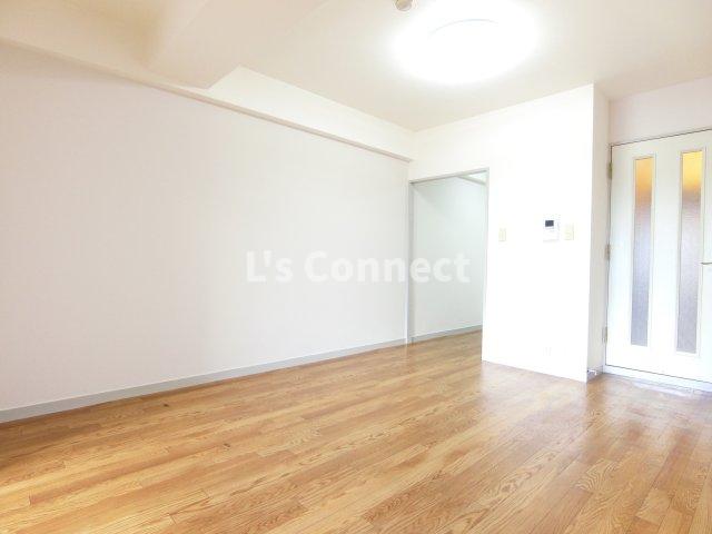 居室・リビング　６．８帖のリビングスペース。