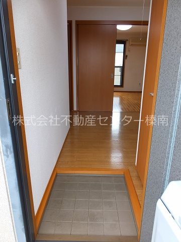 玄関　別部屋写真です。