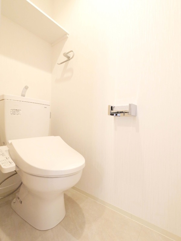 トイレ　同シリーズ別部屋仕様写真イメージとなります。