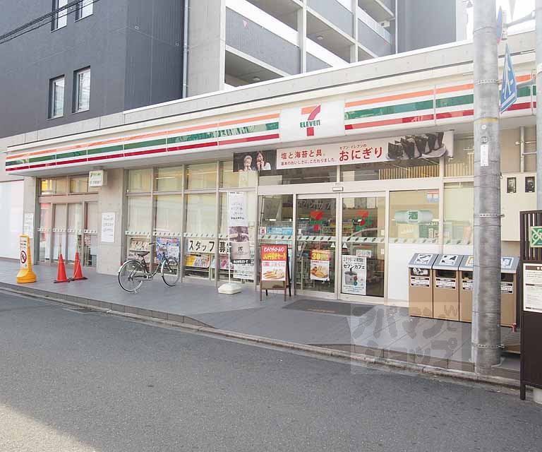 コンビニ　セブンイレブン西大路駅前（コンビニ）まで150m