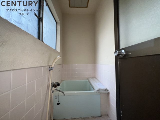 バス・シャワールーム　窓付きで換気が楽々！