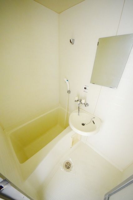 バス・シャワールーム　同建物別号室別タイプ参考写真です