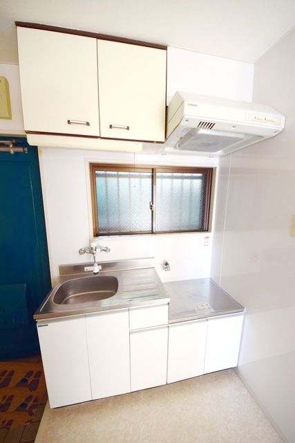 キッチン　同建物別号室別タイプ参考写真です