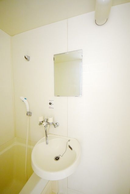 洗面設備　同建物別号室別タイプ参考写真です