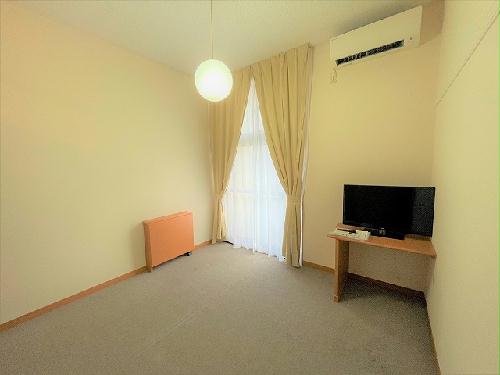 居室・リビング　2Ｆのお部屋はカーペットです。