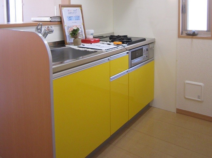 キッチン　２口コンログリル付システムキッチンでお料理楽々