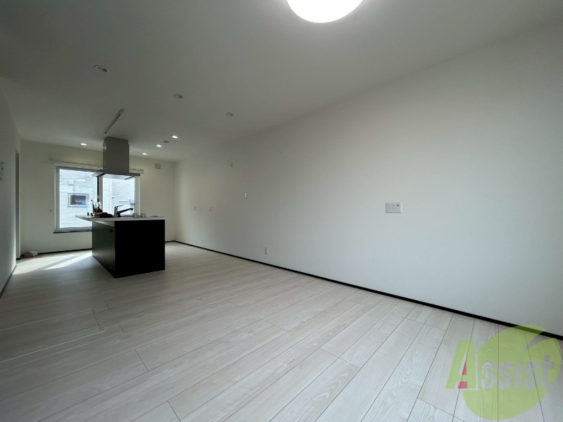 居室・リビング　広くてキレイなお部屋が広がっていて、充実した生活が送れそう。