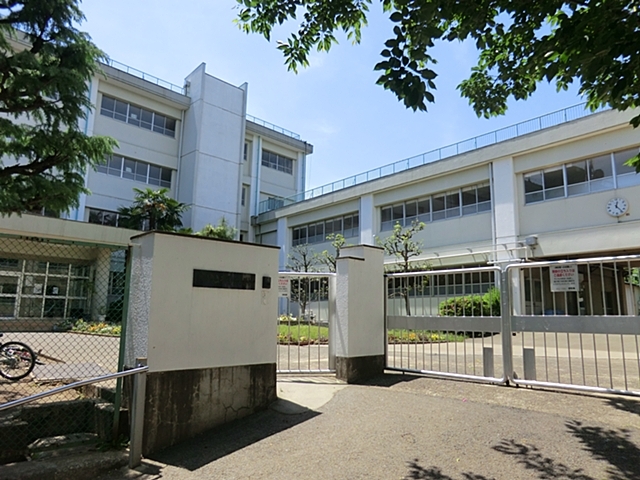小学校　川崎市立千代ケ丘小学校（小学校）まで615m