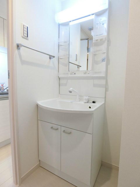 洗面設備　便利な独立洗面台です。