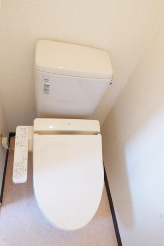 トイレ　※写真は別号室になります