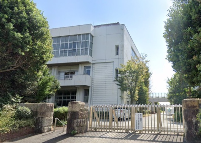 中学校　浜松市立雄踏中学校（中学校）まで9073m