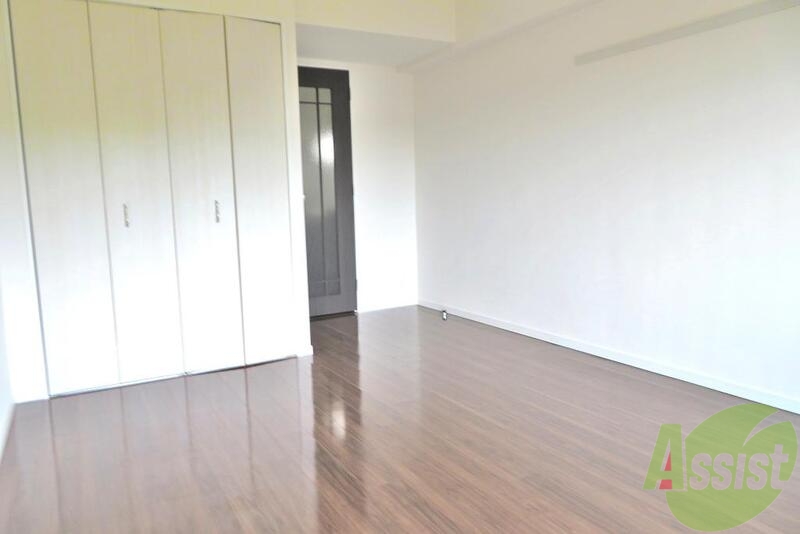 居室・リビング　本格フローリングのお部屋です。横幅もかなりゆったり