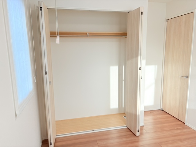 収納　◆２階西洋室５．３帖の収納◆