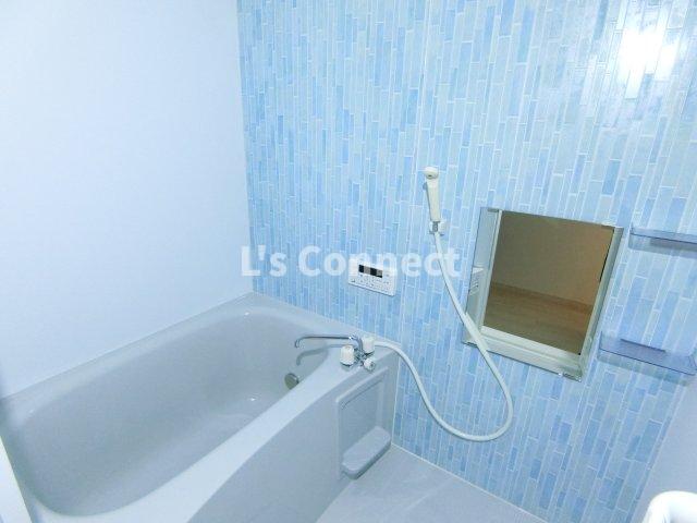 バス・シャワールーム　追焚き機能付きのお風呂。