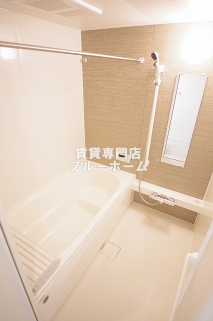 バス・シャワールーム　追い焚き・浴室乾燥機付き！