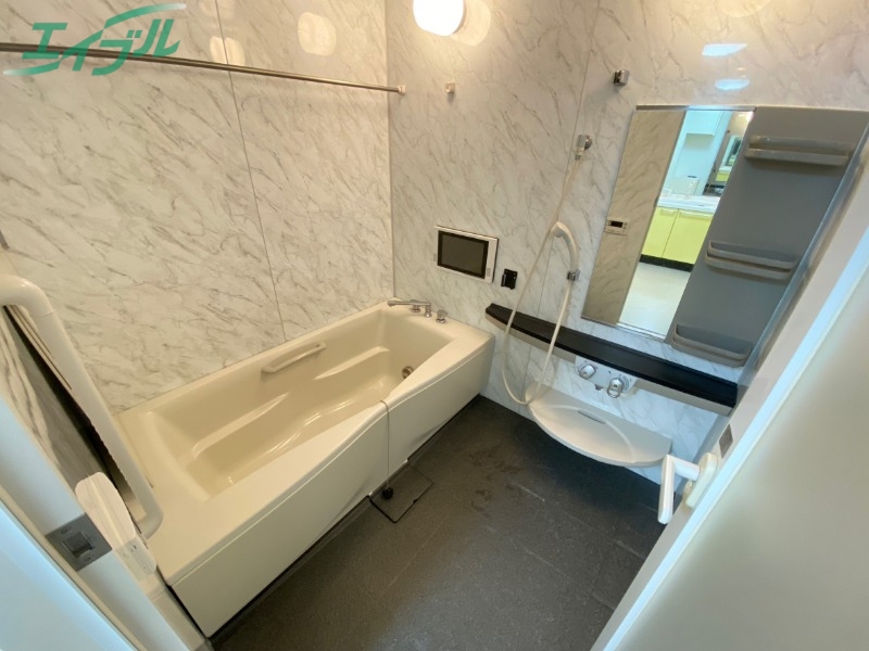 バス・シャワールーム　同型別室のお写真です