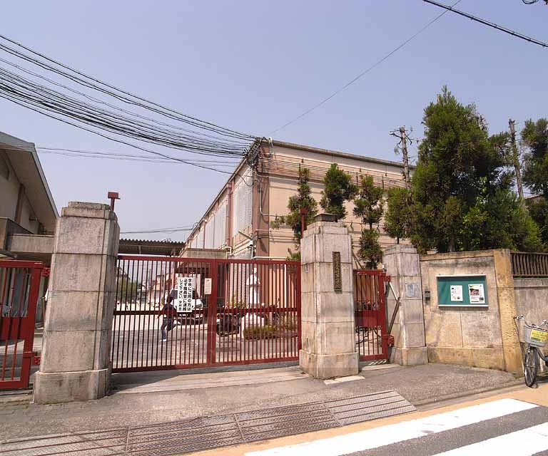 小学校　大将軍小学校（大将軍南一条町）（小学校）まで98m