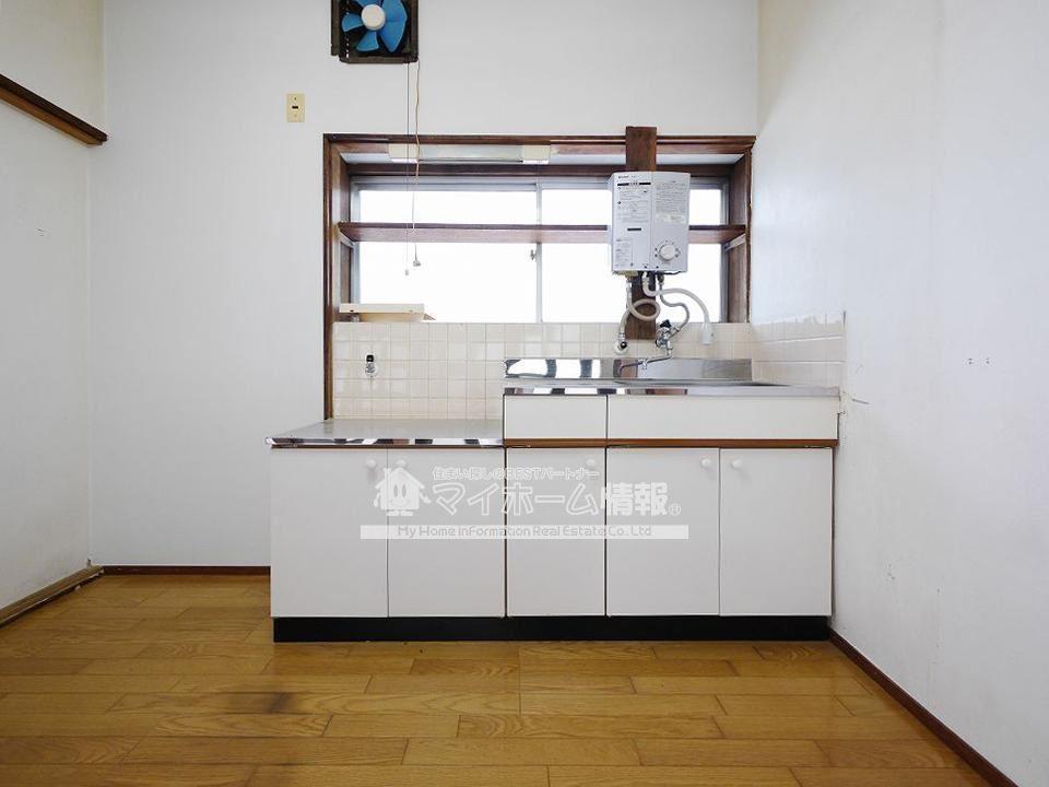 キッチン　自然光が入る窓のあるキッチン！！